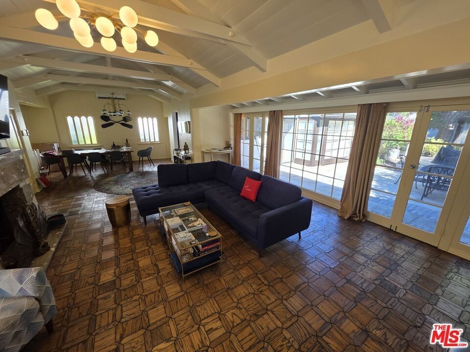204 S Clark Dr - Photo 3 of 19