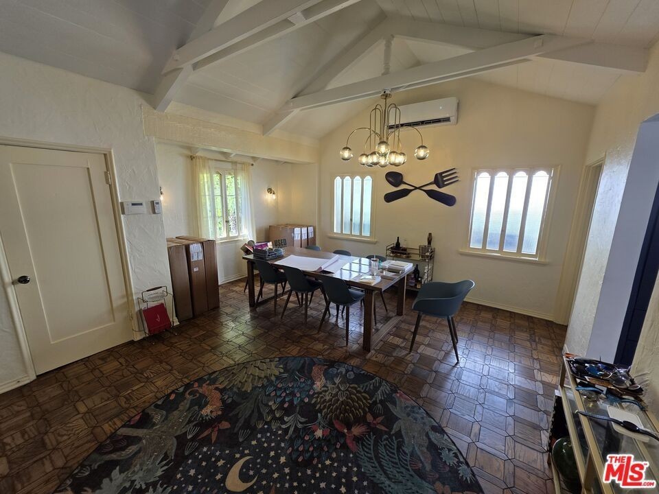 204 S Clark Dr - Photo 4 of 19