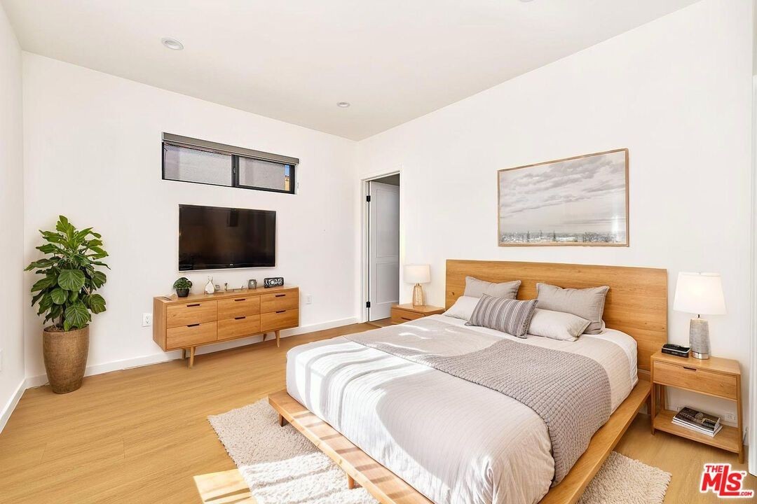 1616 Hauser Blvd - Photo 2 of 13