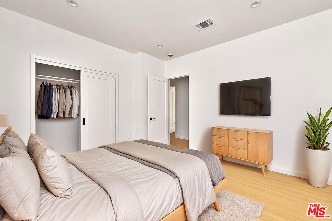 1616 Hauser Blvd - Photo 3 of 13