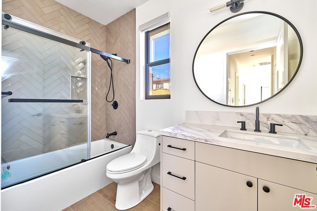 1616 Hauser Blvd - Photo 5 of 13
