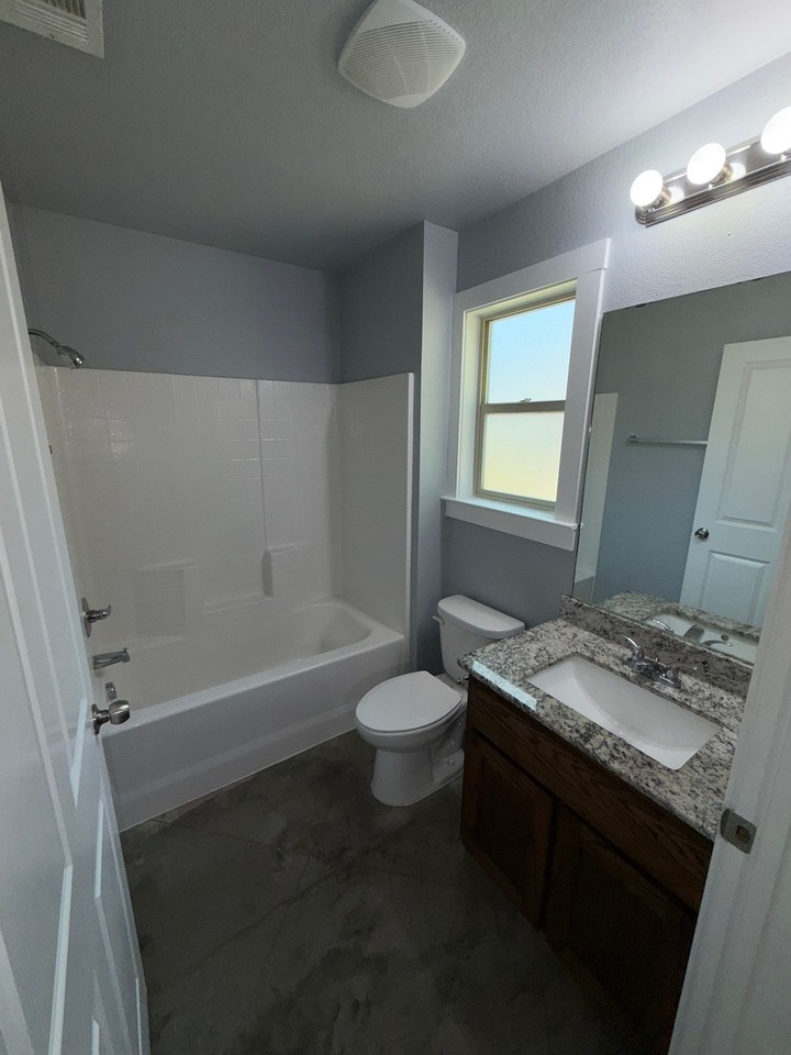 1014 South 10th Street - Photo 4 of 9