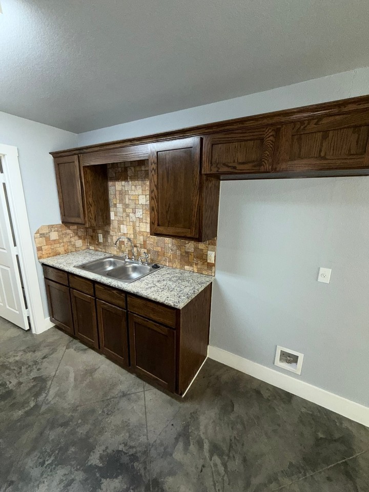 1014 South 10th Street - Photo 7 of 9