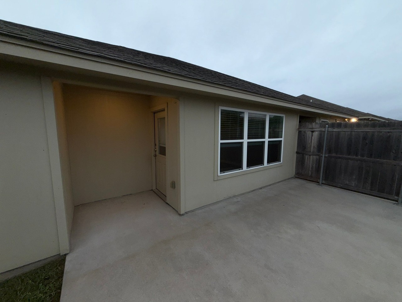 810 United Dr - Photo 2 of 17