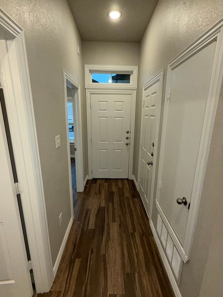 810 United Dr - Photo 5 of 17