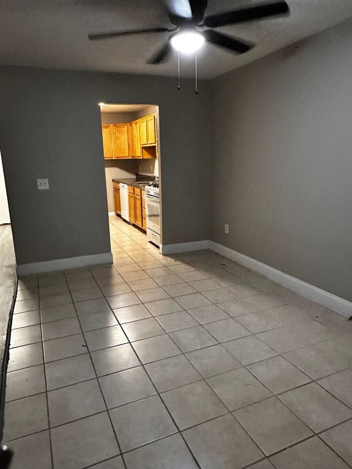 383-435 383-435 Oaklawn Ave - 433 Oaklawn Ave #102 - Photo 3 of 6