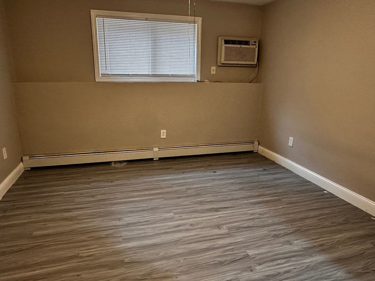 383-435 383-435 Oaklawn Ave - 433 Oaklawn Ave #102 - Photo 5 of 6