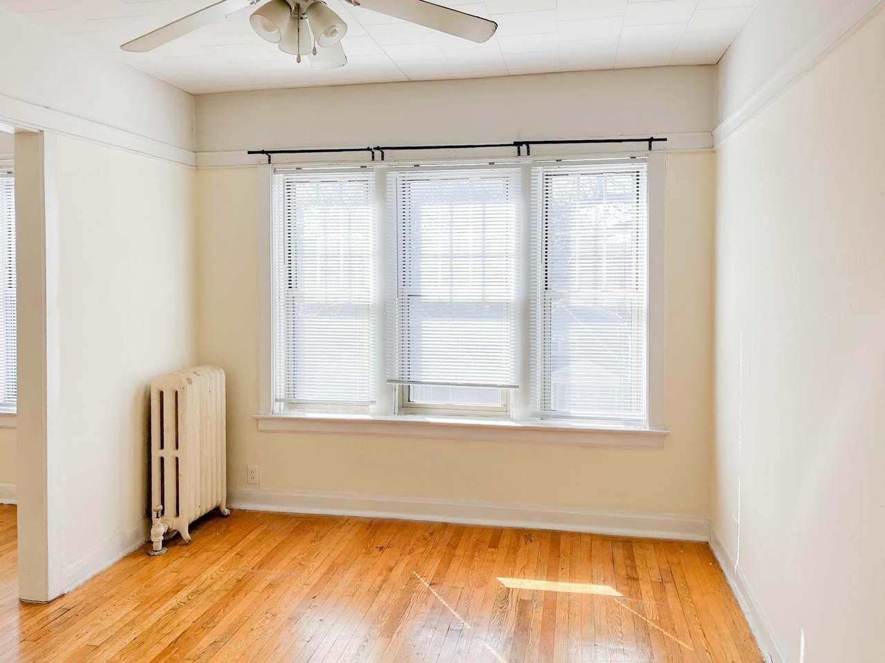 5111 N Winchester Ave #3 - Photo 2 of 6
