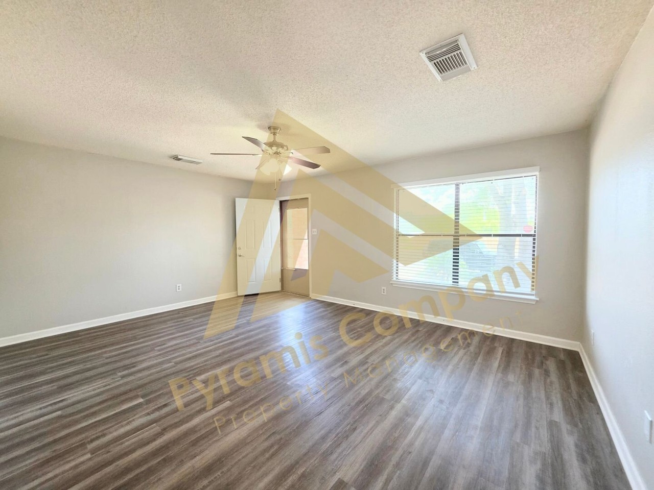 10014 Sunset Pl - Photo 4 of 18