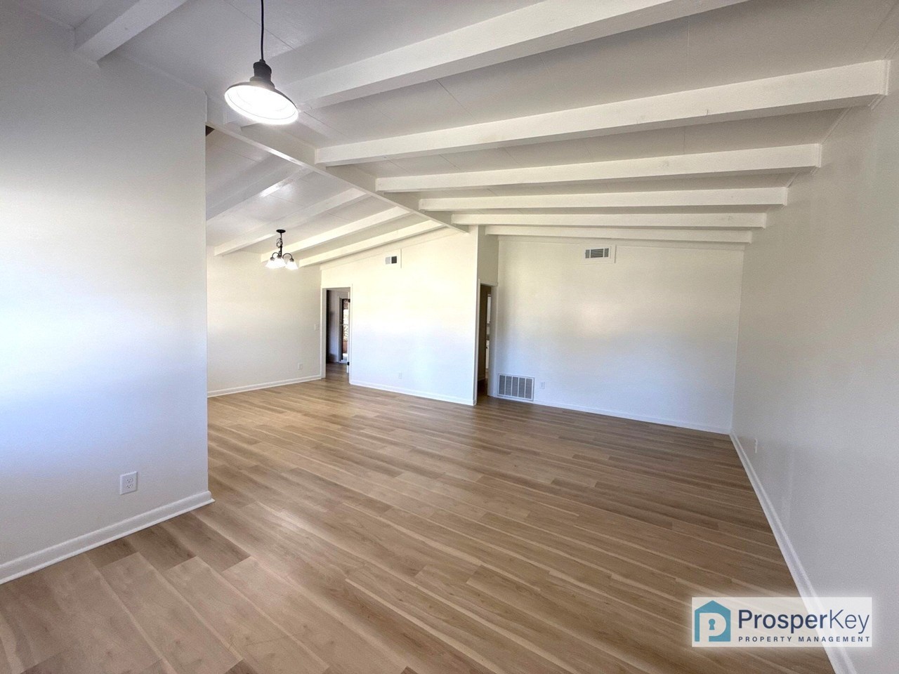 2425 Cindy Dr - Photo 3 of 16