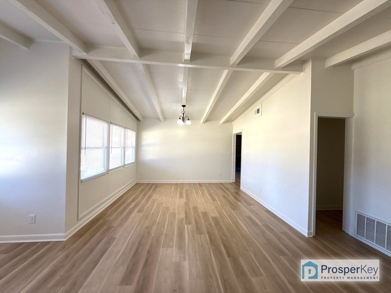 2425 Cindy Dr - Photo 4 of 16