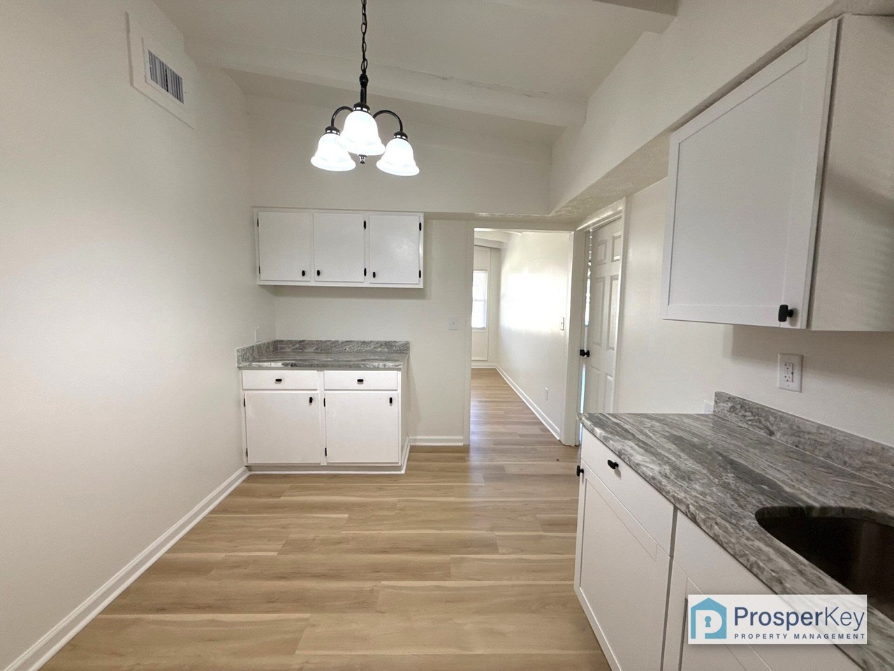 2425 Cindy Dr - Photo 6 of 16