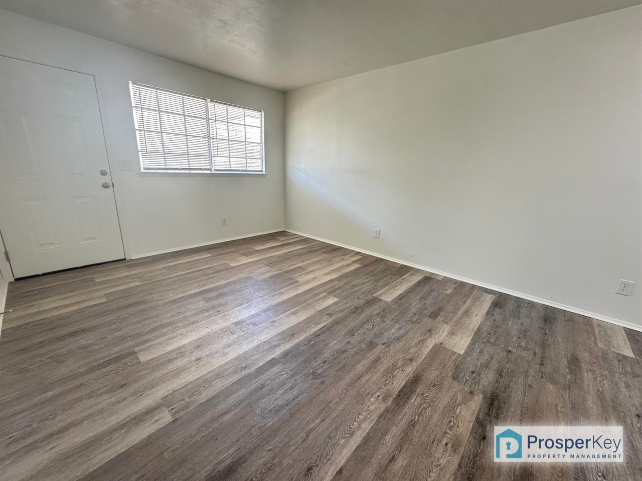 4704 Estonia St - Photo 3 of 19