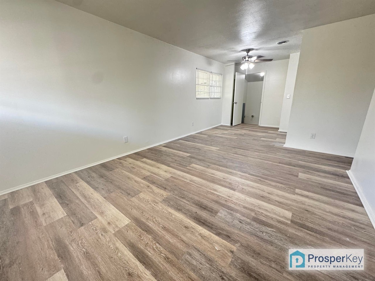 4704 Estonia St - Photo 5 of 19
