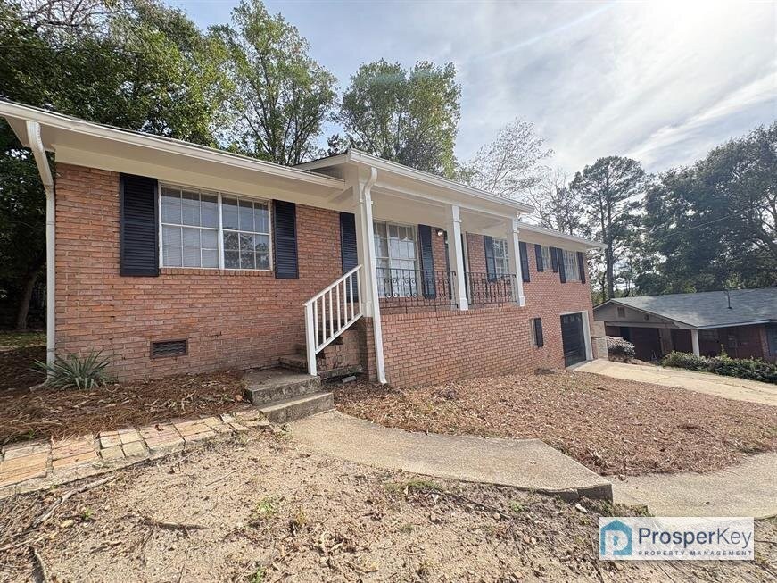 2208 Parkview Cir - Photo 2 of 20