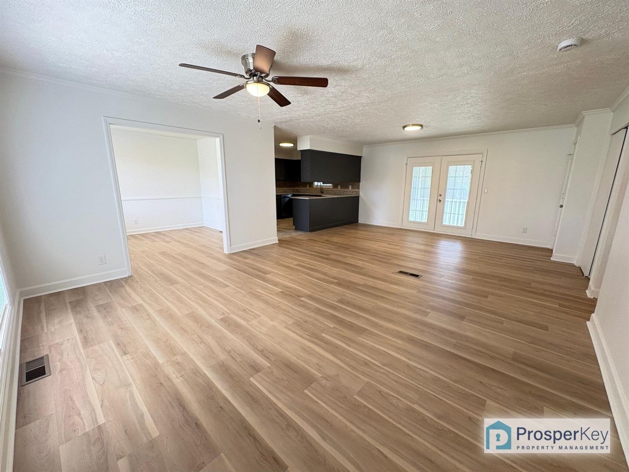 2208 Parkview Cir - Photo 3 of 20