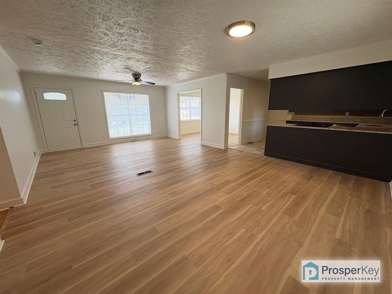 2208 Parkview Cir - Photo 4 of 20
