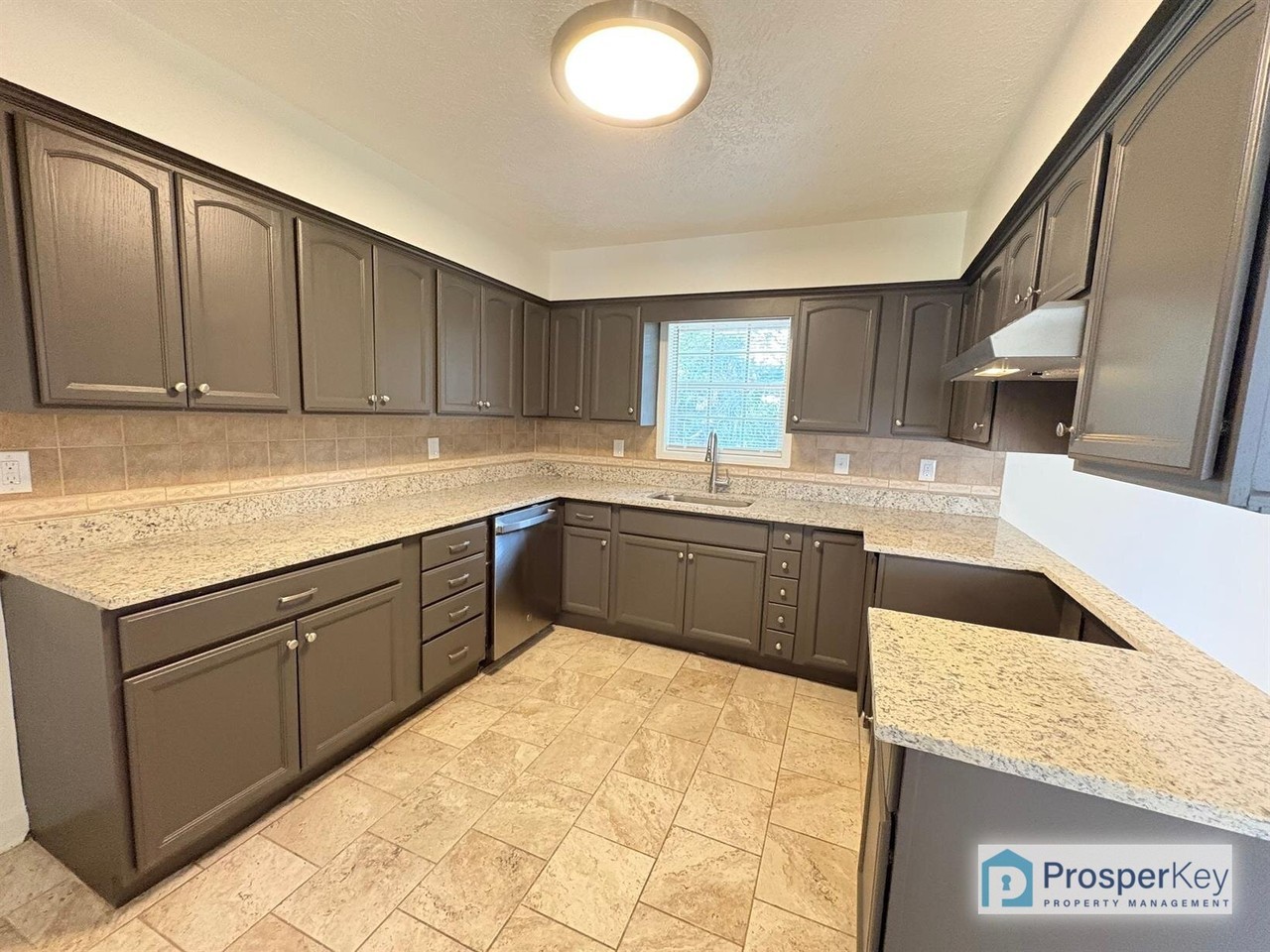 2208 Parkview Cir - Photo 5 of 20