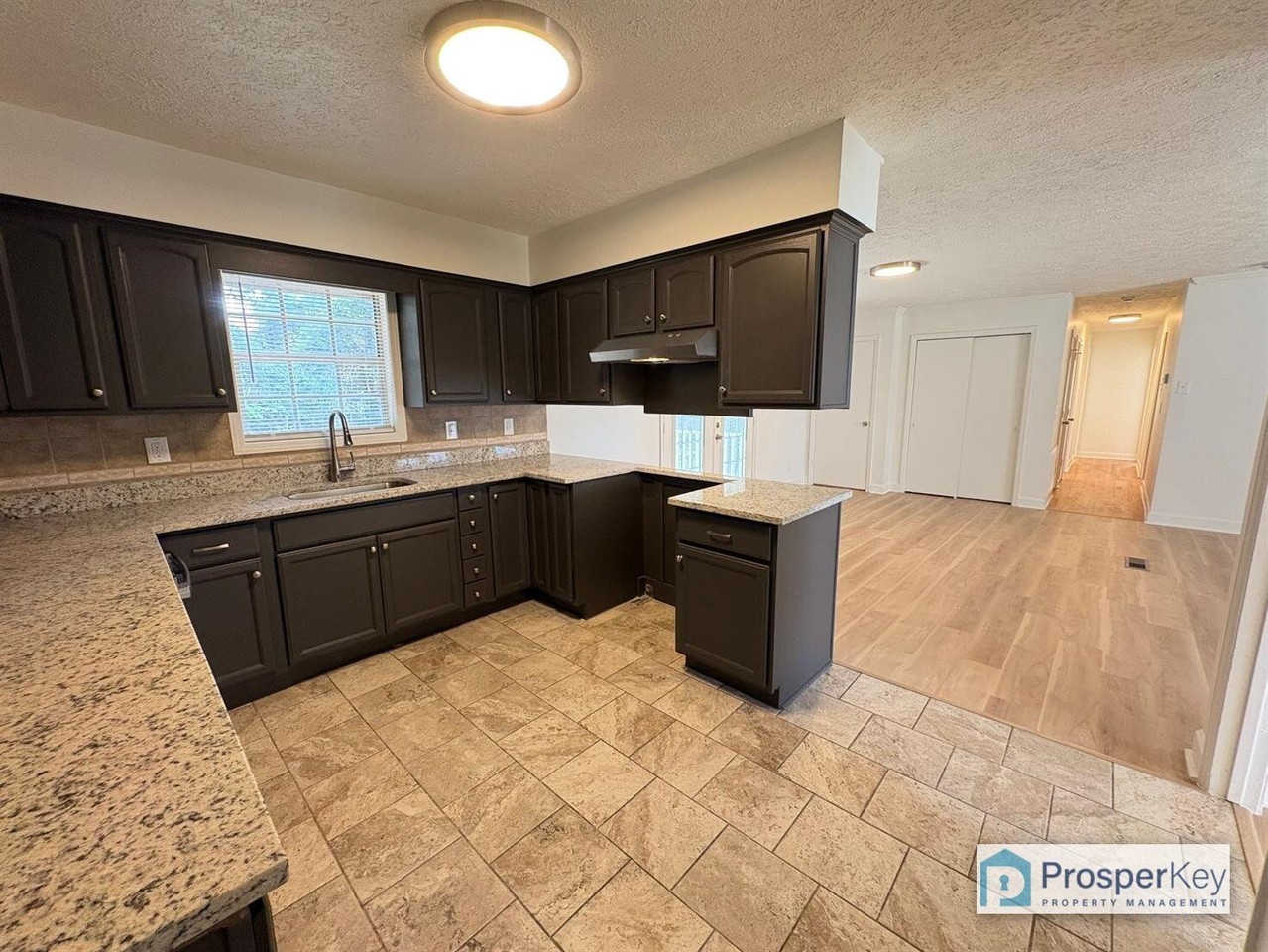 2208 Parkview Cir - Photo 6 of 20