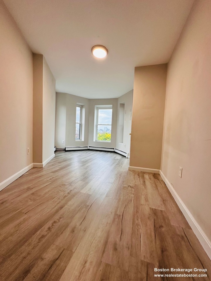 96 Hammond St. - Photo 4 of 5