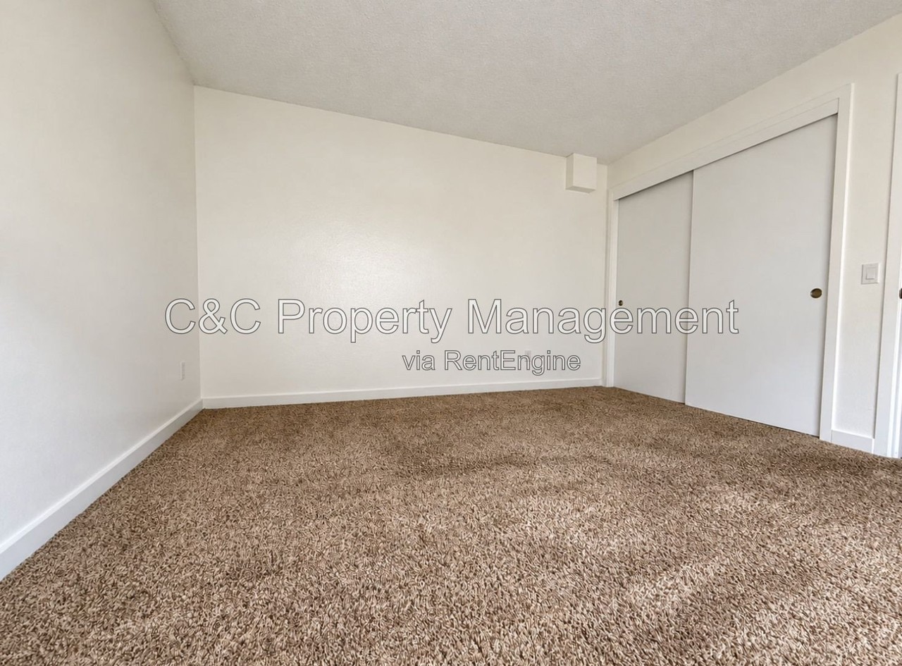 525 Madison St #B - Photo 7 of 9