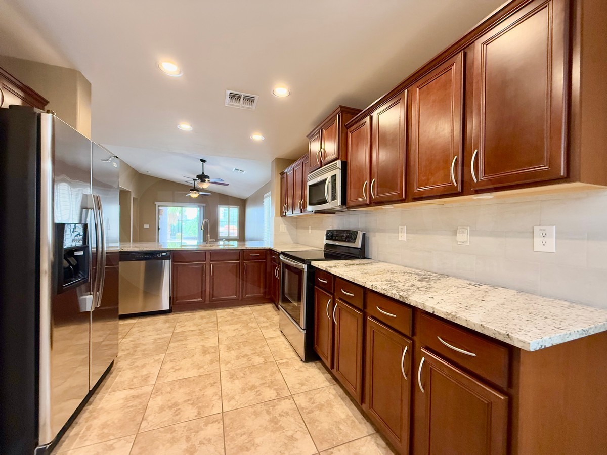 41912 W Avella Dr - Photo 3 of 28