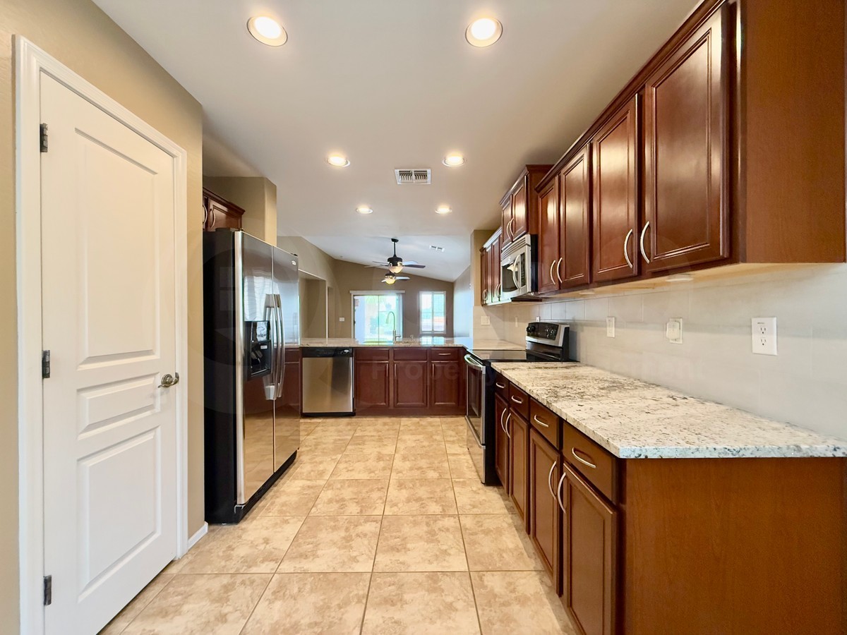 41912 W Avella Dr - Photo 4 of 28