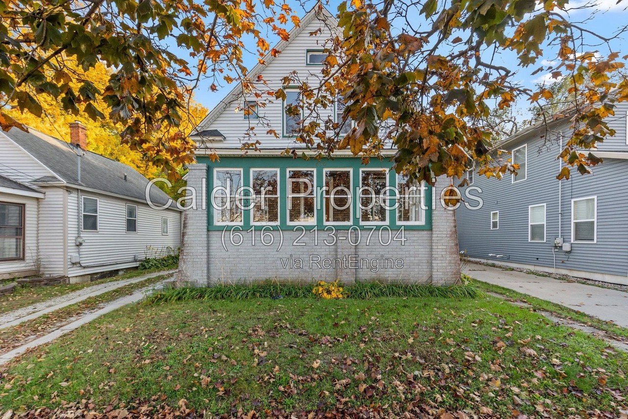630 Plett St Sw - Photo 2 of 33