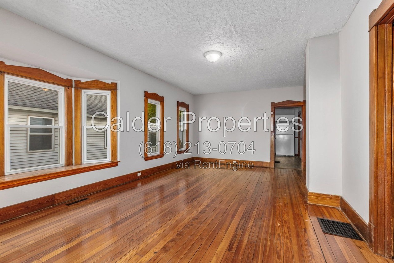 630 Plett St Sw - Photo 6 of 33