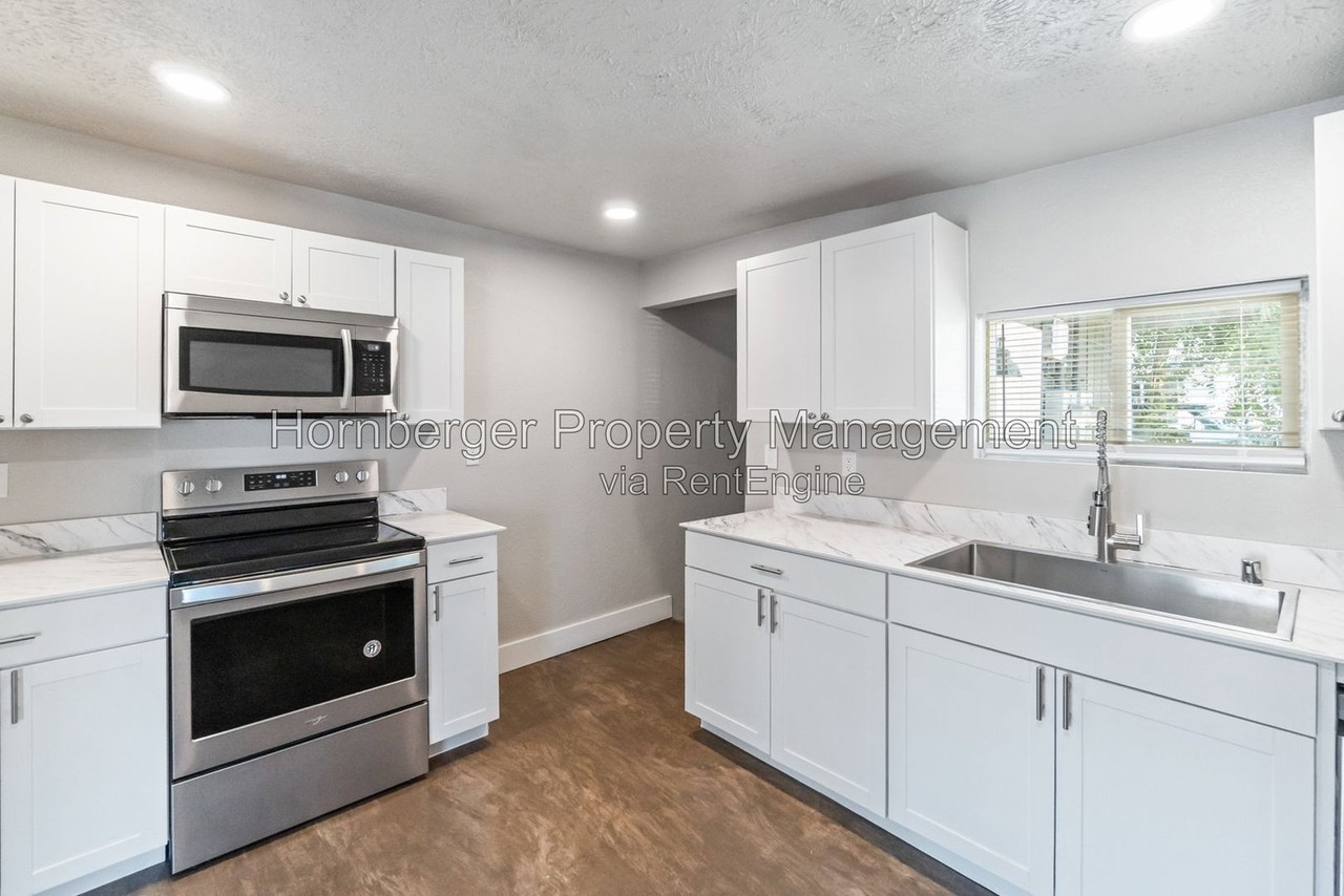 2229 E Boone Ave #B - Photo 2 of 20