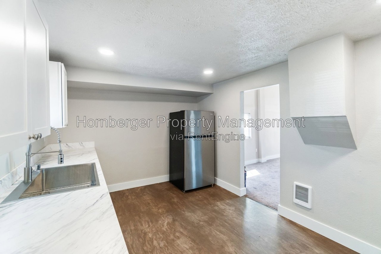 2229 E Boone Ave #B - Photo 3 of 20