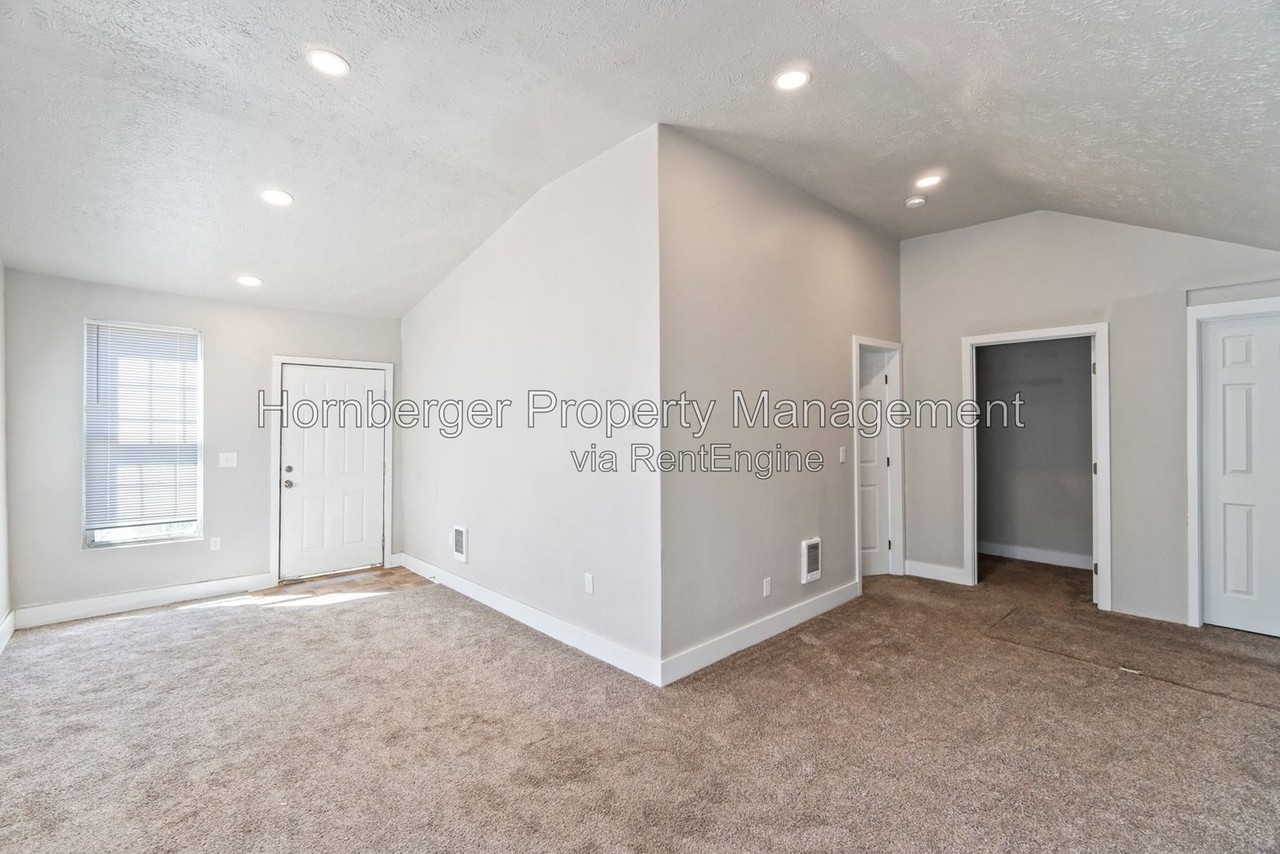 2229 E Boone Ave #B - Photo 5 of 20