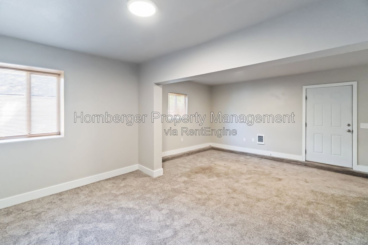 2229 E Boone Ave #B - Photo 6 of 20