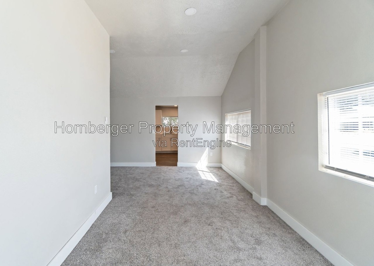 2229 E Boone Ave #B - Photo 7 of 20