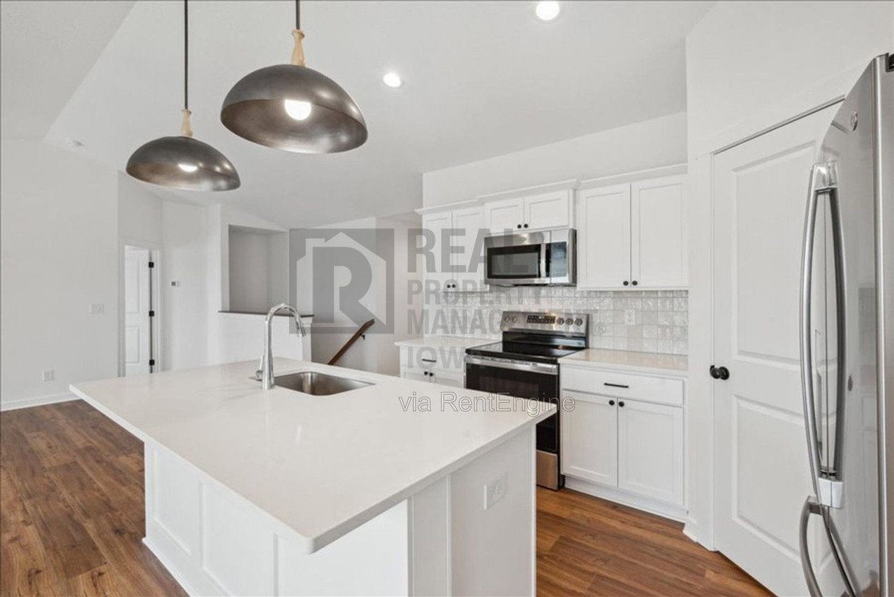4608 Nw 17th St - Photo 3 of 28