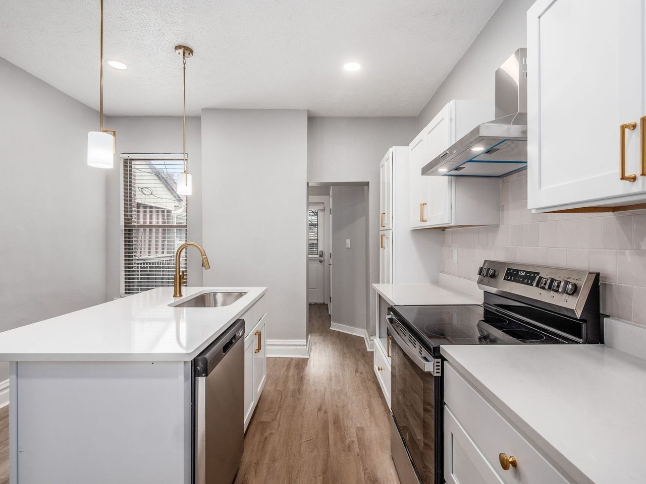 1242 S Washington Ave - Photo 3 of 21