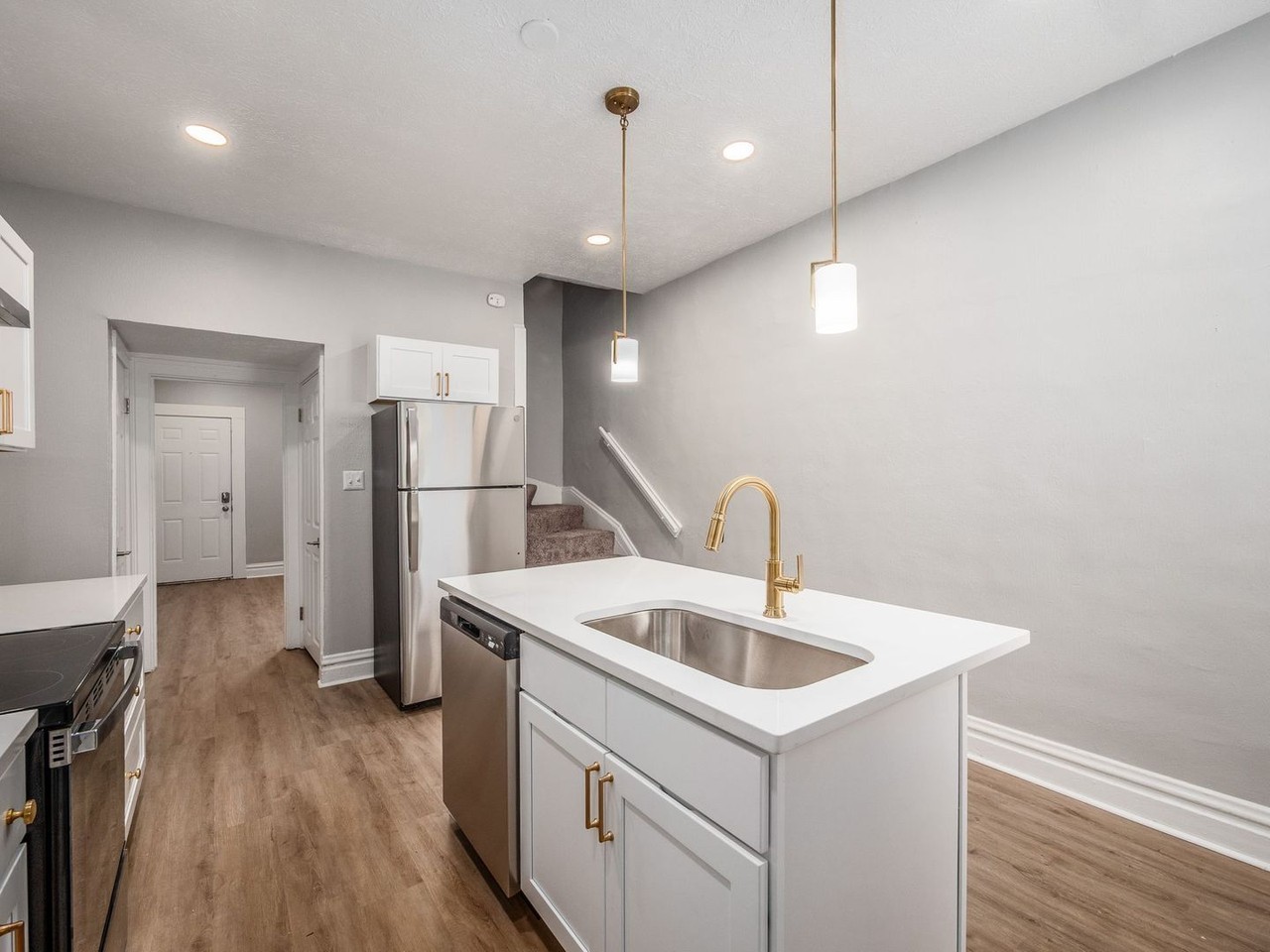 1242 S Washington Ave - Photo 5 of 21