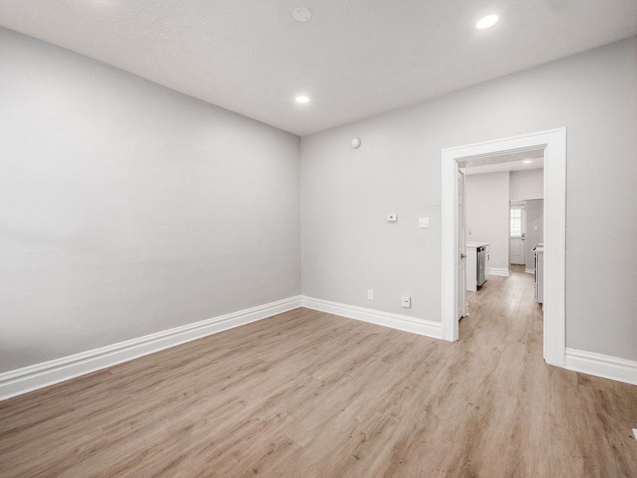 1242 S Washington Ave - Photo 6 of 21