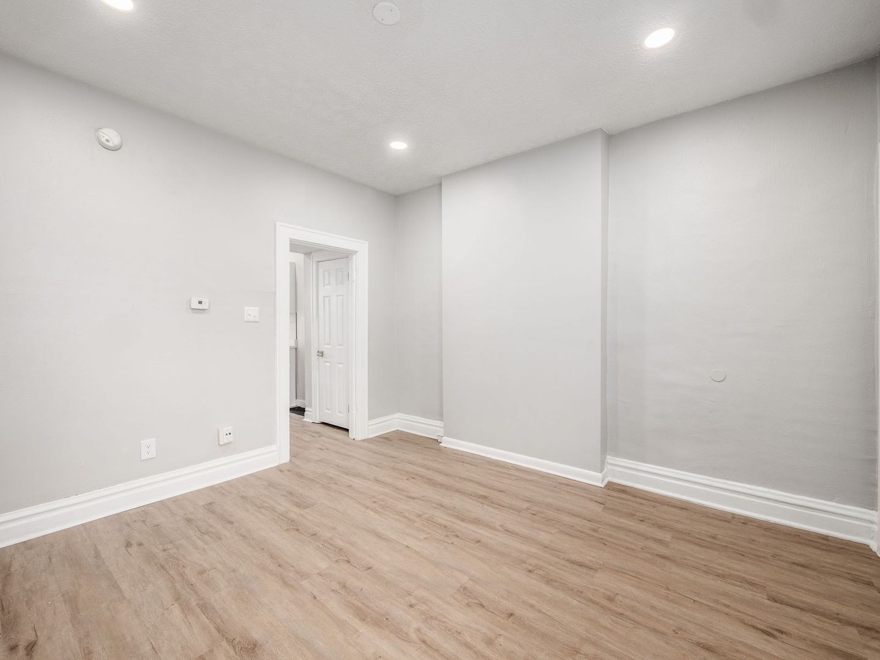1242 S Washington Ave - Photo 7 of 21