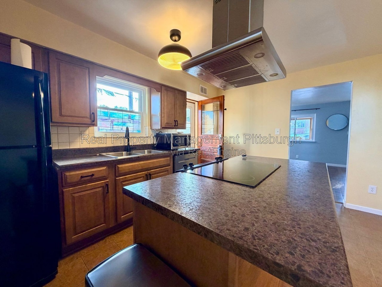 217 Ilion St - Photo 6 of 17