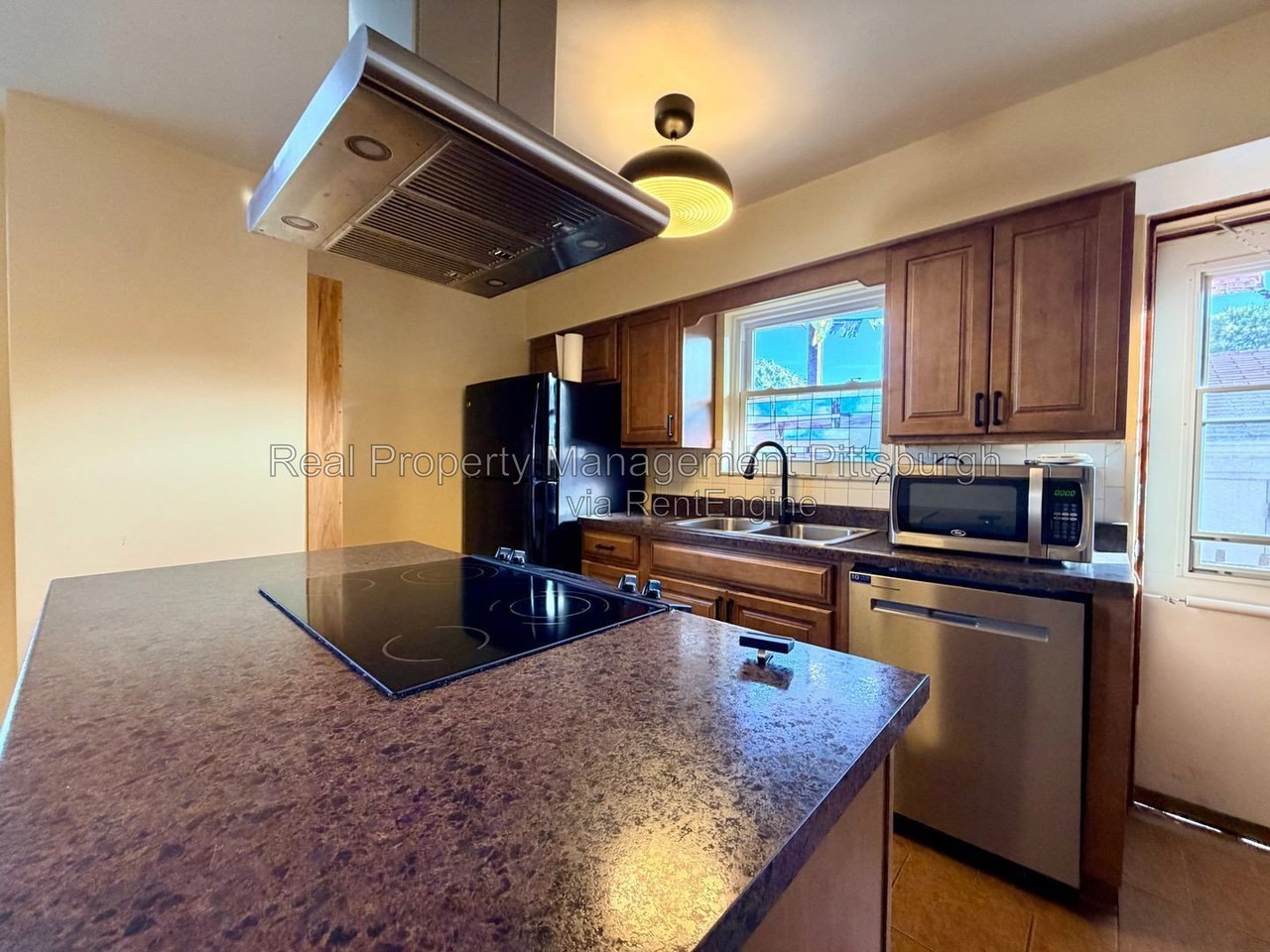 217 Ilion St - Photo 7 of 17