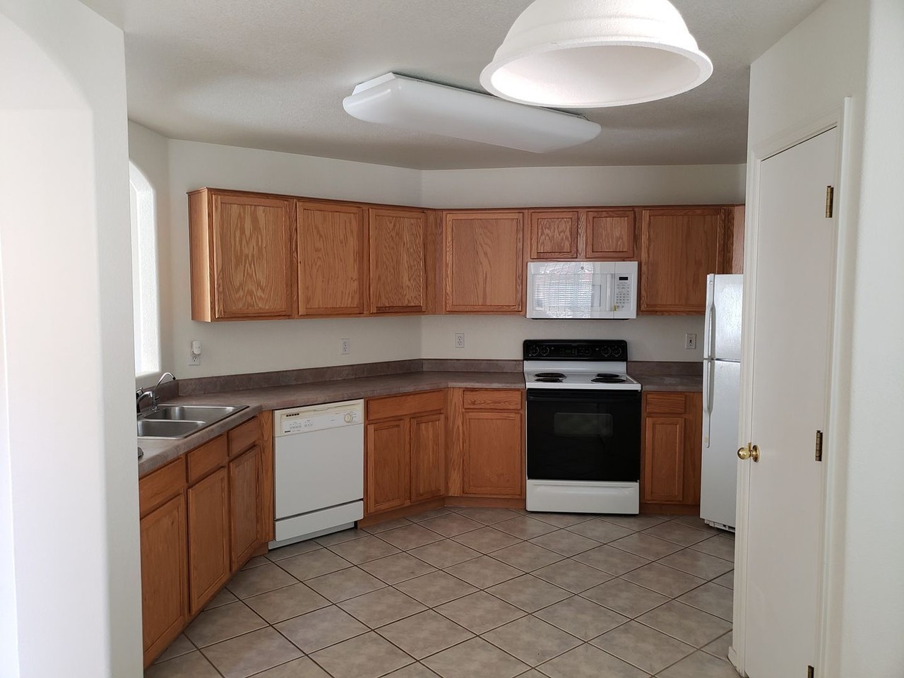 7334 E Cross Ridge Pl - Photo 2 of 12