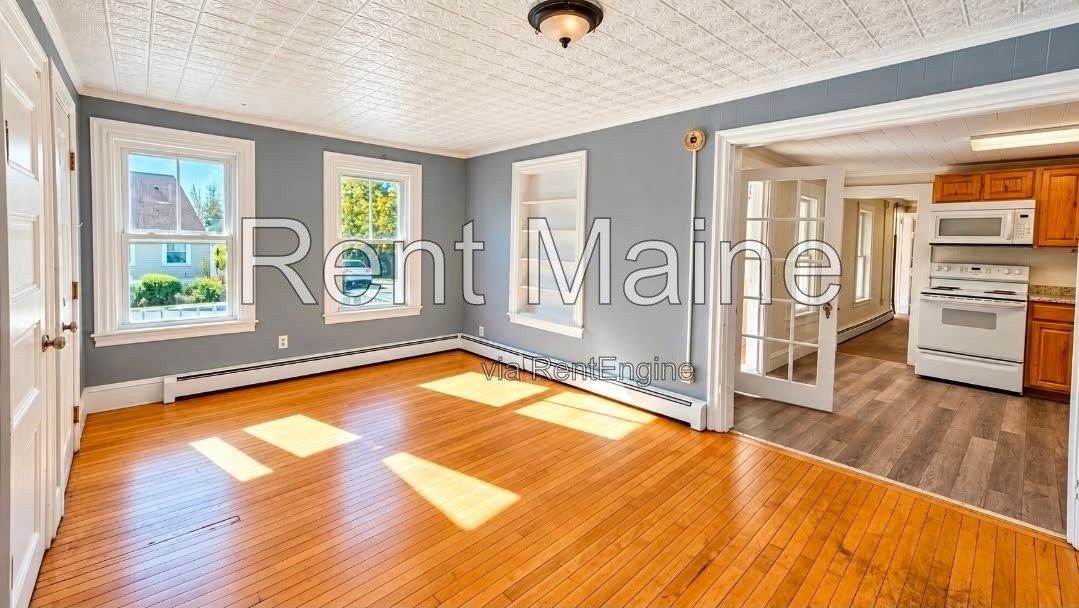 22 Middle St #2 - Photo 3 of 10