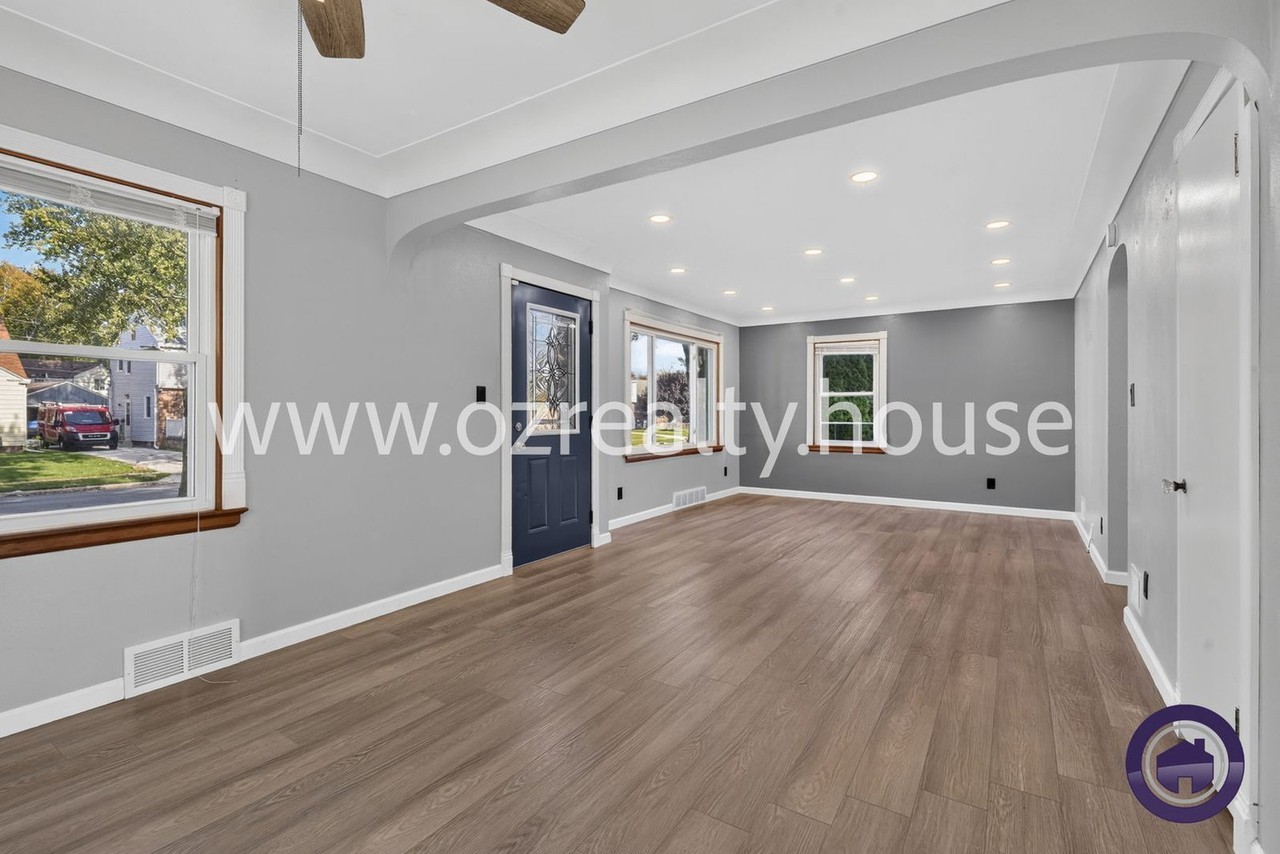 3157 Strathmoor Ave - Photo 3 of 18