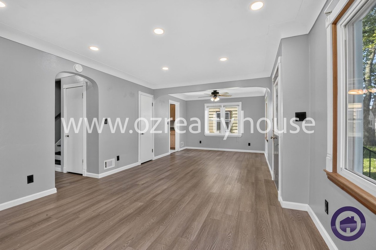 3157 Strathmoor Ave - Photo 4 of 18