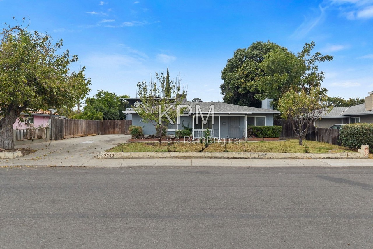 2317 De Ovan Ave - Photo 3 of 40