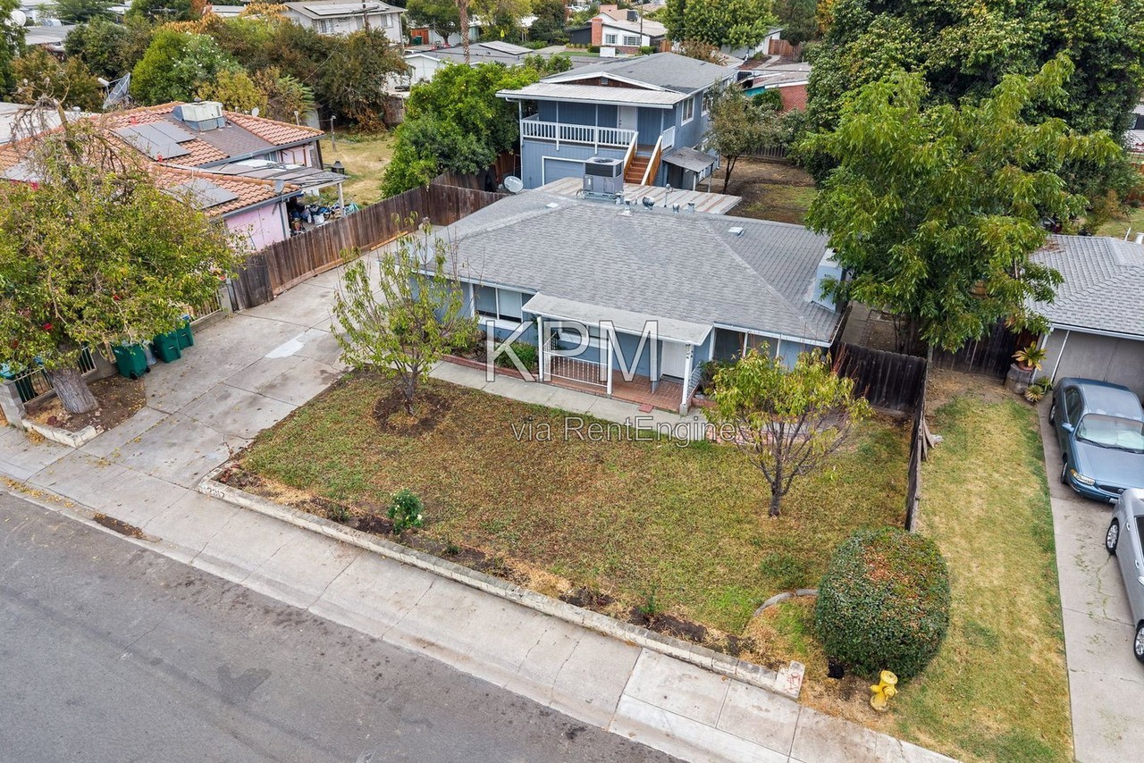 2317 De Ovan Ave - Photo 4 of 40