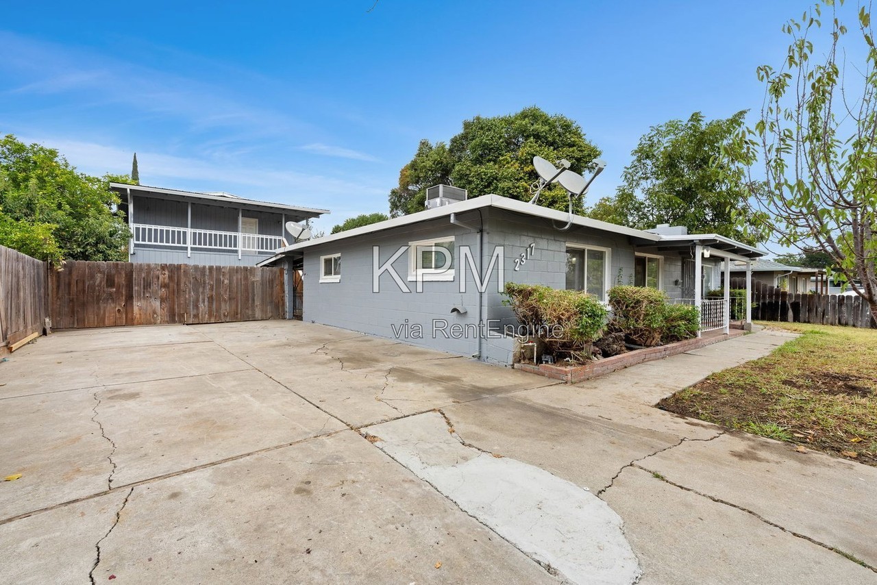 2317 De Ovan Ave - Photo 6 of 40