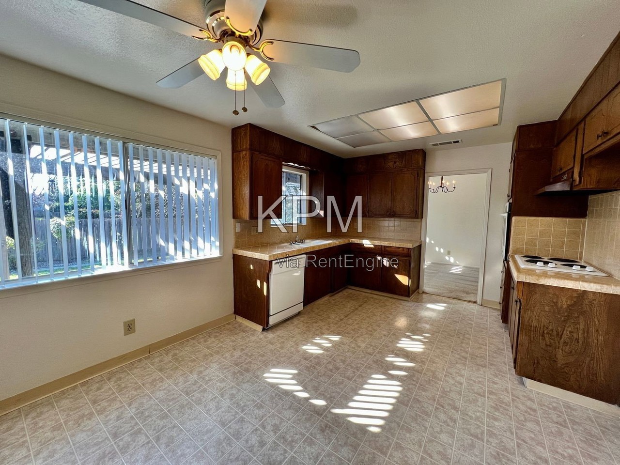 2760 Appling Cir - Photo 4 of 26