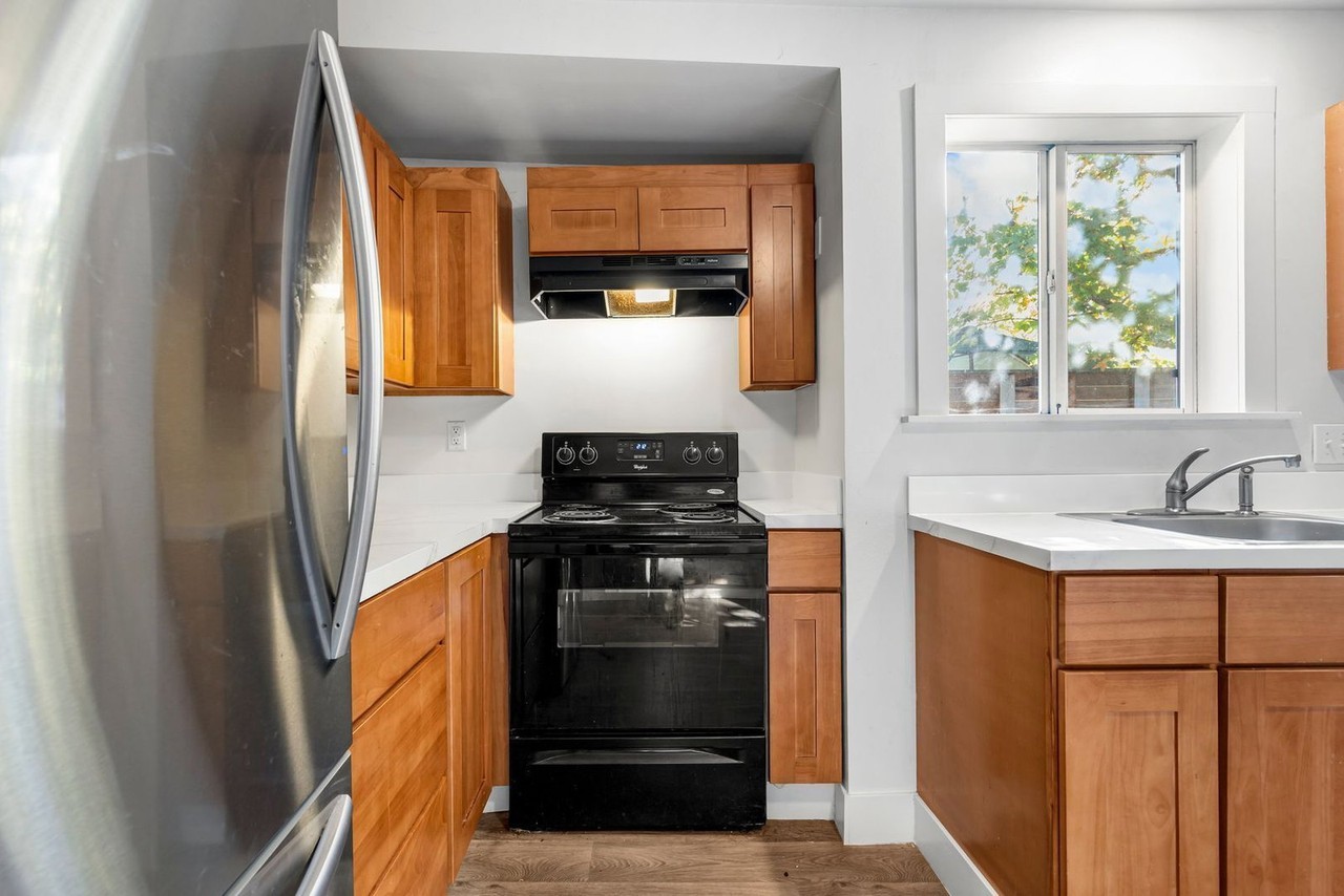 4611 Se 50th Ave - Photo 3 of 19